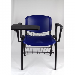 Sedia PVC con struttura in metallo. Fornito di tavolatta e braccioli